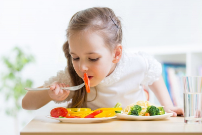 Stiai ca dieta copilului tau ii influenteaza performanta scolara?