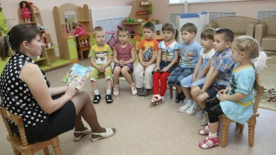 Copilul s-a schimbat de când merge la grădiniță? 17 semne că poate fi agresat de educatoare