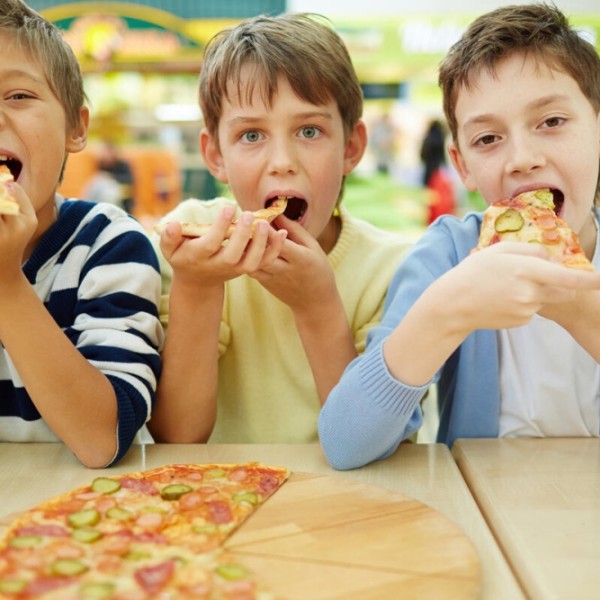 Învață cum să recunoști tulburările de alimentație la adolescenți și cum să-i ajuți eficient