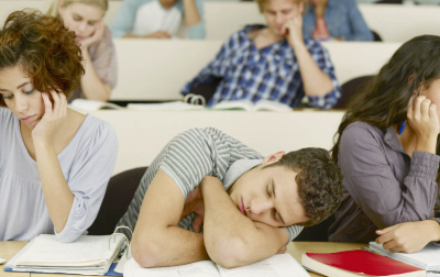 Somnul insuficient, asociat cu riscul de obezitate la tineri. Este o problemă globală de sănătate