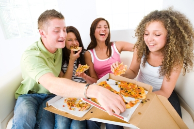 Alimentaţia adolescentului – șase reguli pentru a-l hrăni sănătos