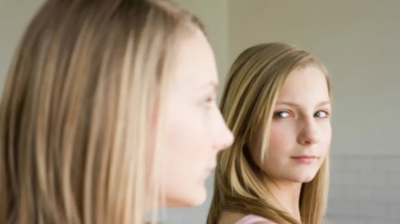 Adolescenții și nesiguranțele specifice vârstei - Cum gestionezi această situație ca părinte? Sfatul psihologului