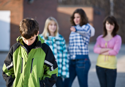 10 probleme care ii framanta pe adolescenti de la acnee, la cresterea in inaltime