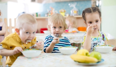 Ce trebuie să mănânce copiii la grădiniță. Câtă apă să consume